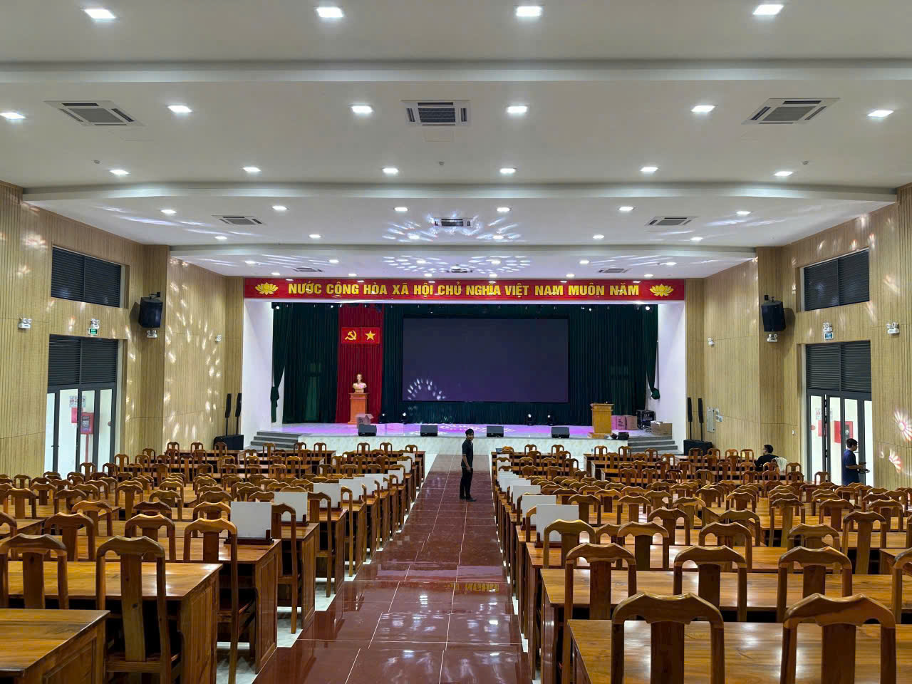 loa Cột Precision Drive SC1503 cho hoi truong