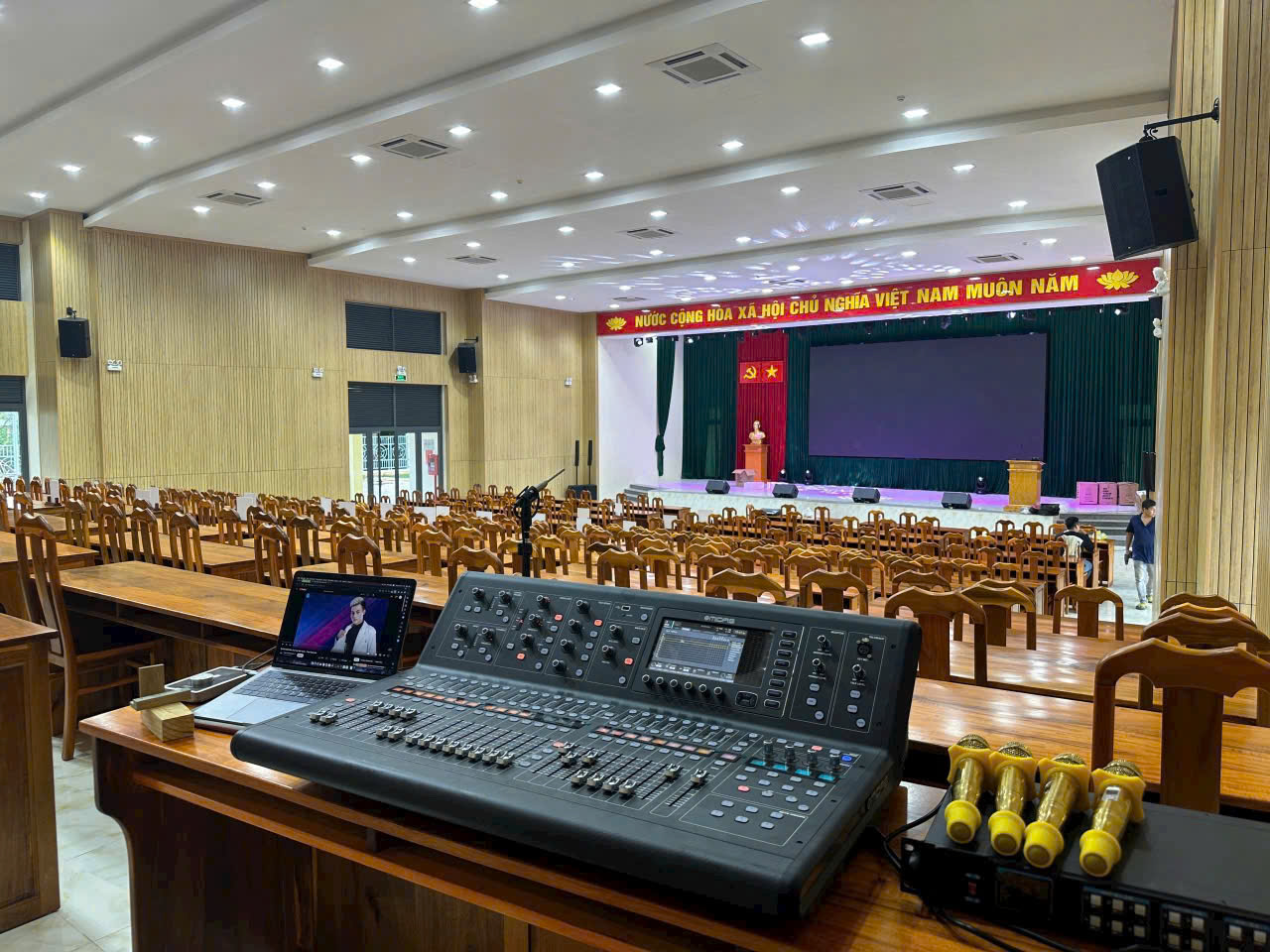 loa Cột Precision Drive SC1503 cho hoi truong