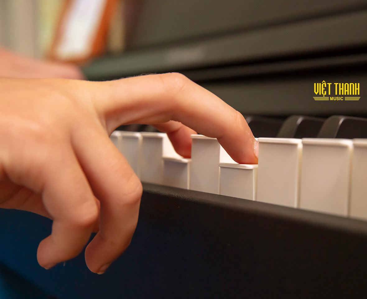 Đàn piano điện Roland RP107