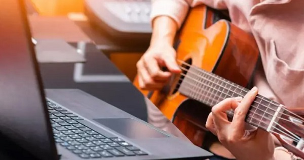 các phương pháp tự học đàn guitar