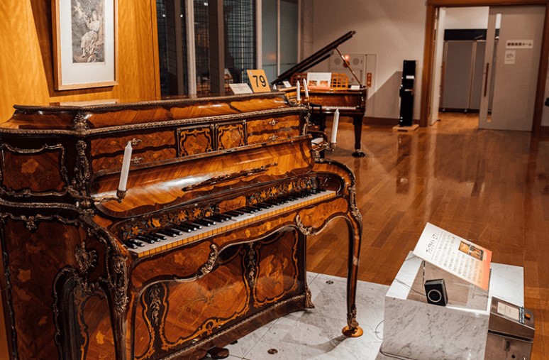 đàn piano đương đại