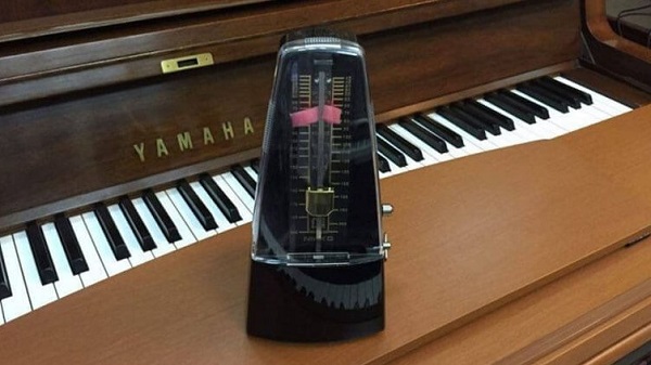 lưu ý khi sử dụng máy đếm nhịp piano