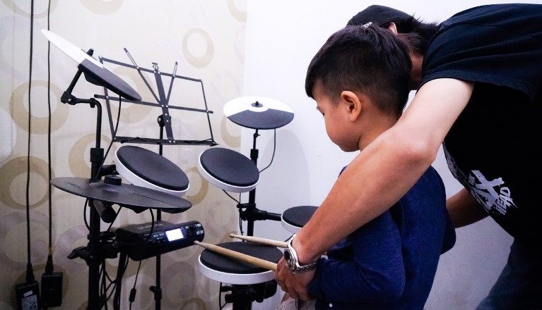 những kỹ thuật cơ bản học chơi trống