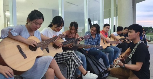 tư vấn và hỗ trợ từ cộng đồng guitar