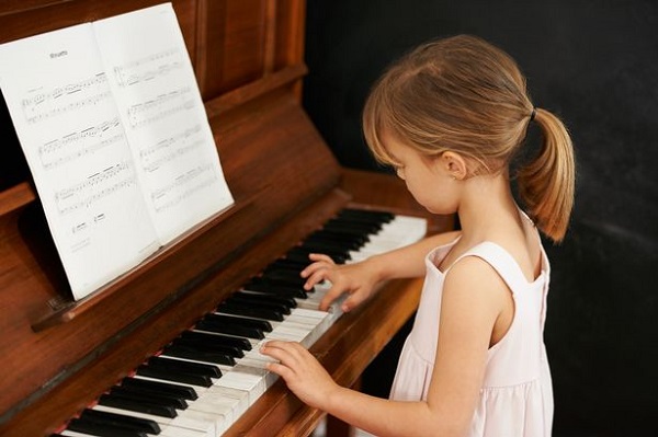ưu điểm tự học đàn piano tại nhà