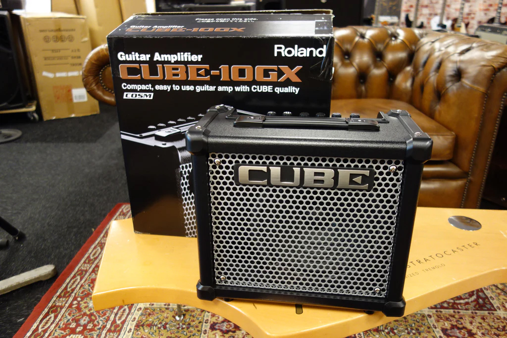 Amplifier Roland Cube-10GX