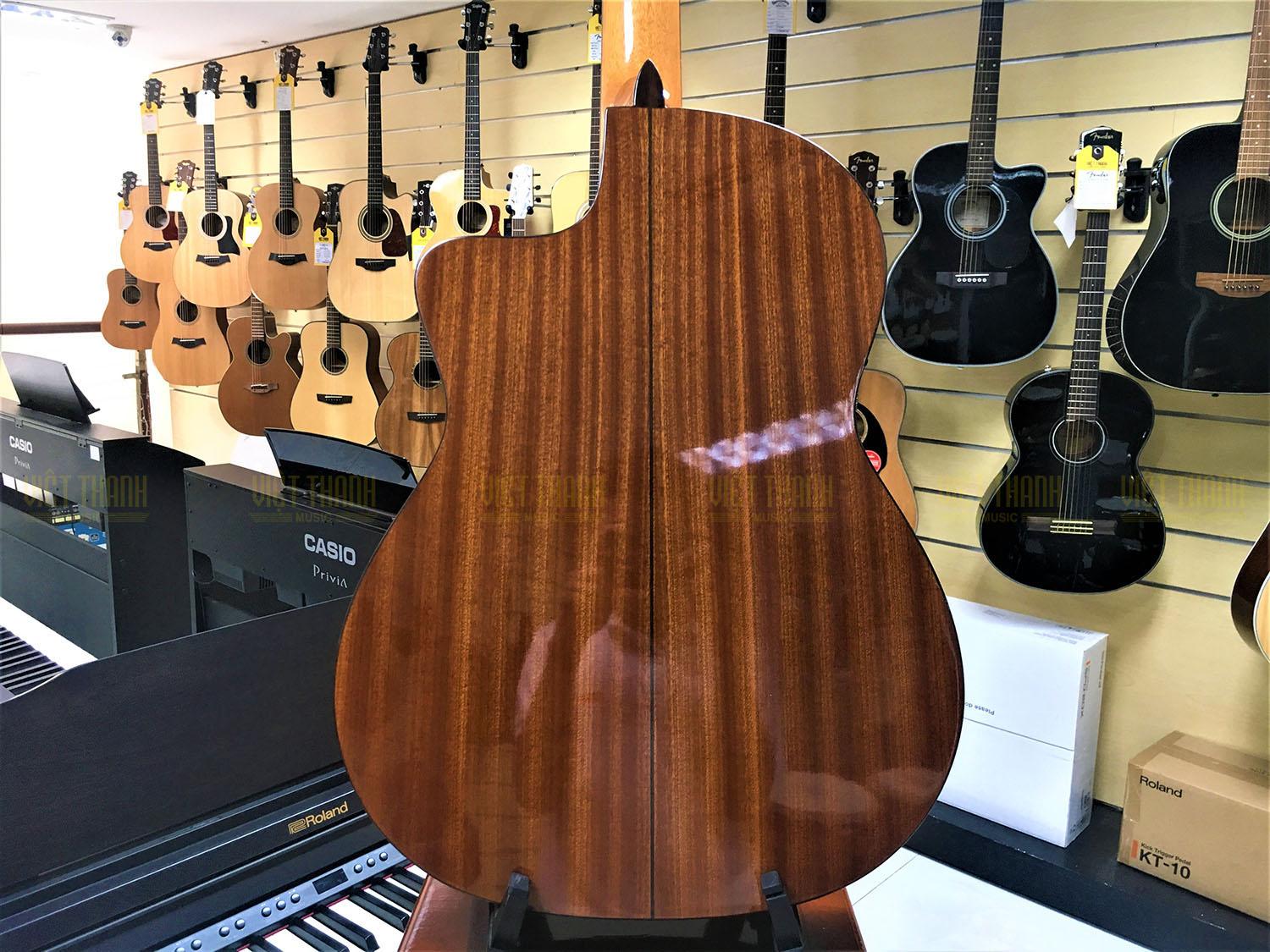 Mặt sau của C5-CE SP được là từ chất liệu gỗ tự nhiên 100%