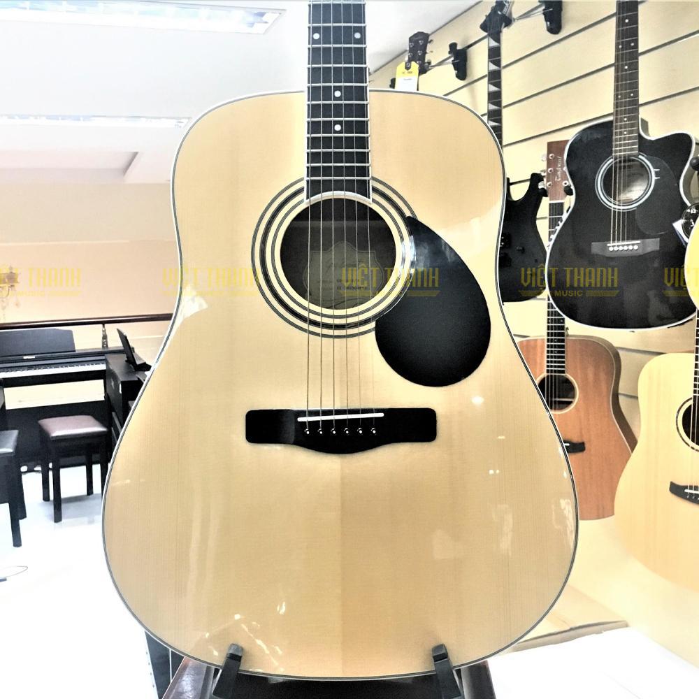 Bề mặt Samick GD 101S NAT chất liệu gỗ thông nguyên miếng