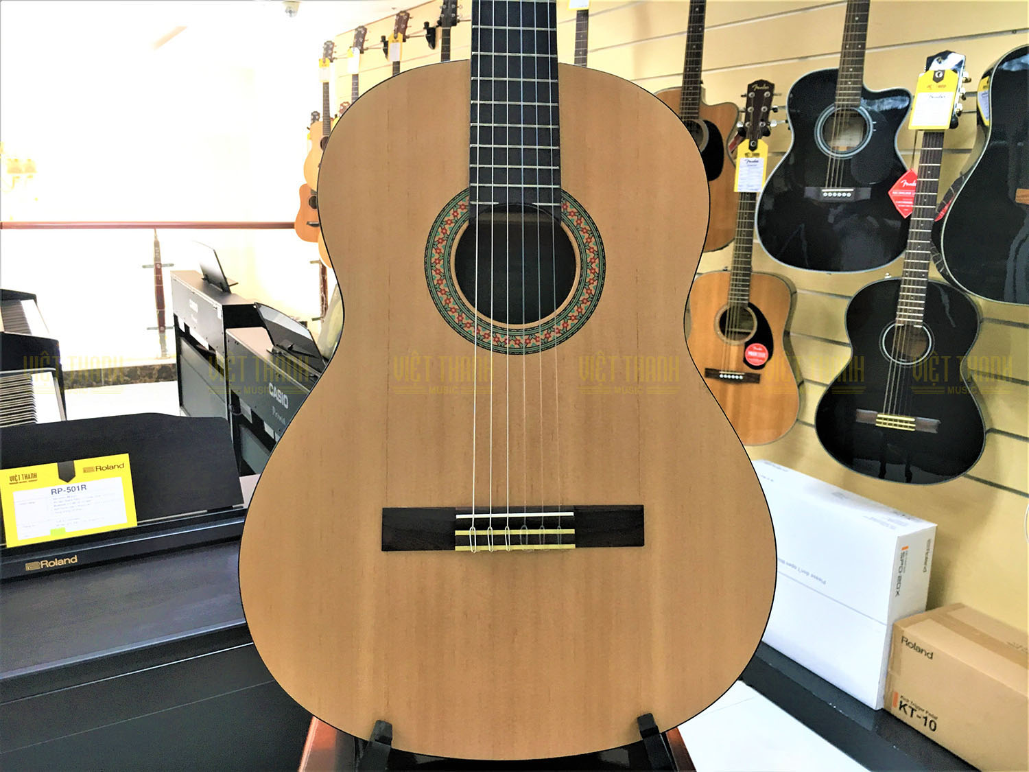 Đàn guitar Yamaha C40M - 2