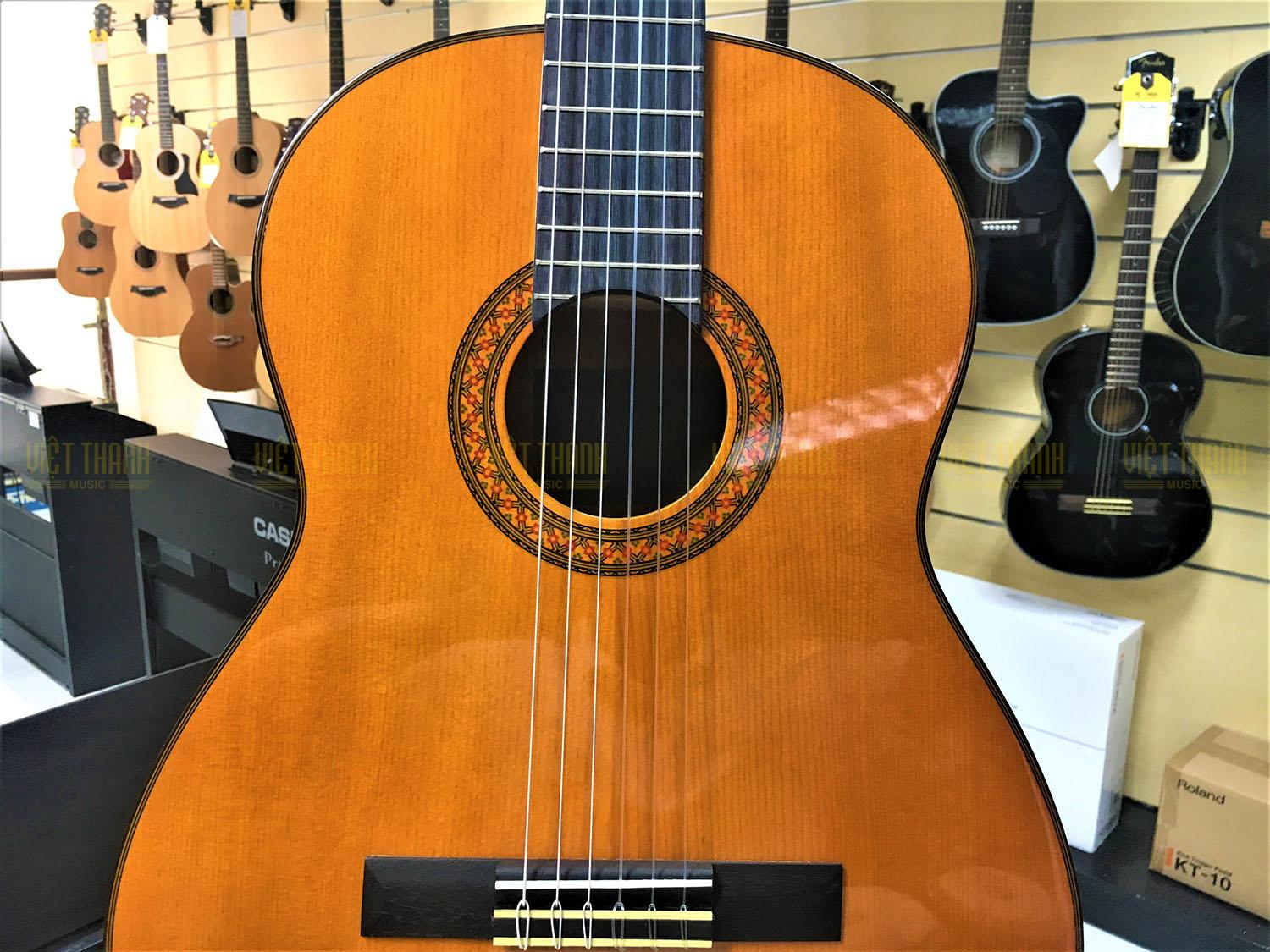 đàn guitar Yamaha C70 mang lại âm thanh trầm ấm