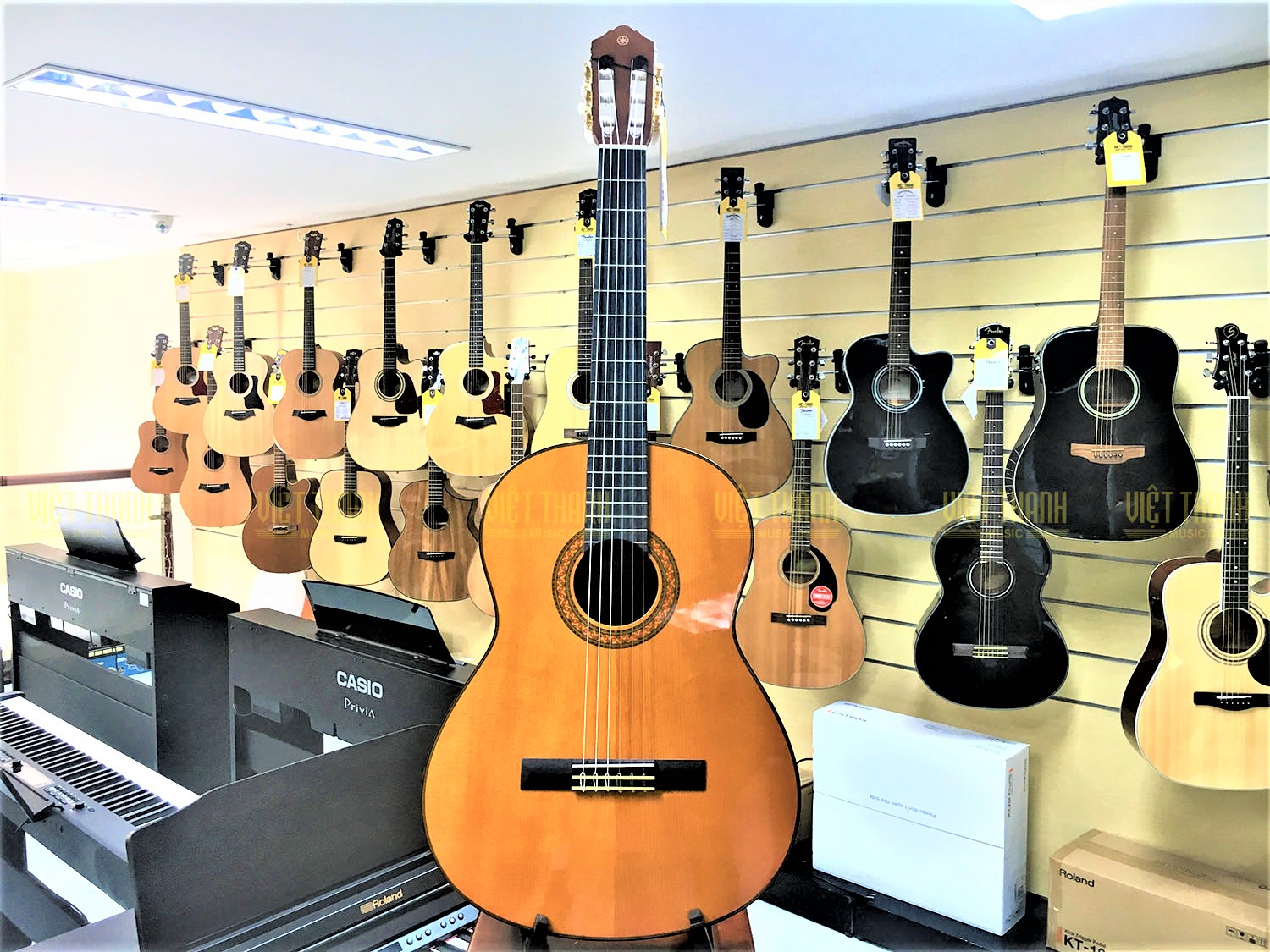 Đàn guitar Yamaha C70