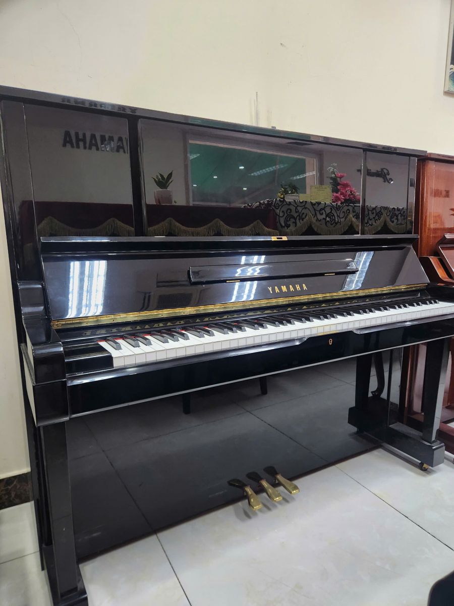 piano yamaha YUX