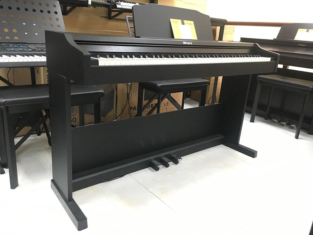 Đàn piano điện Roland RP-102