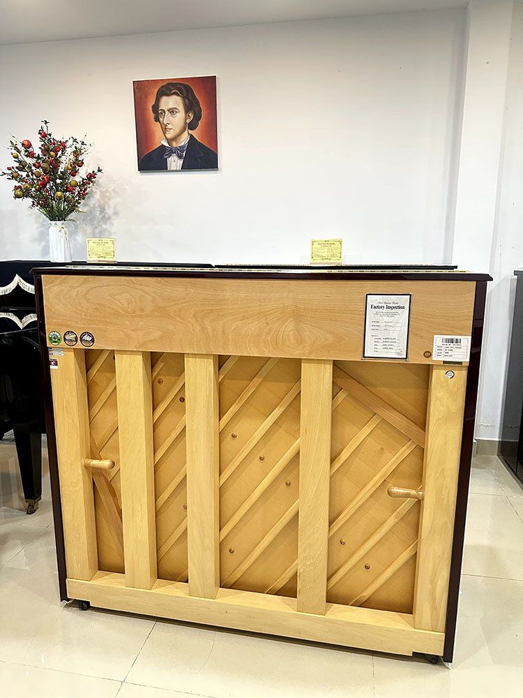 mặt lưng Piano Knabe WMV-132FD màu nâu đỏ