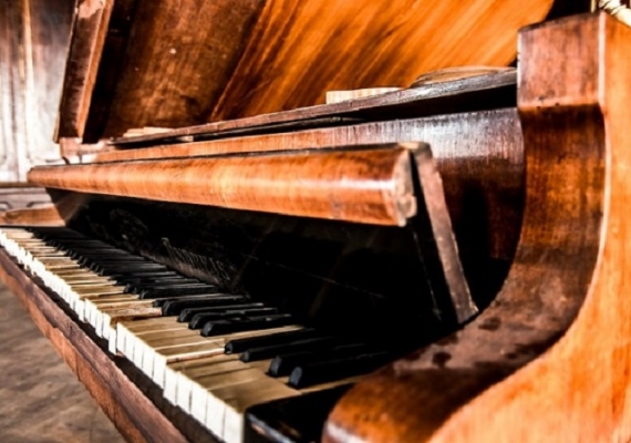 Độ Ẩm Ảnh Hưởng Đến Đàn Piano Như Thế Nào