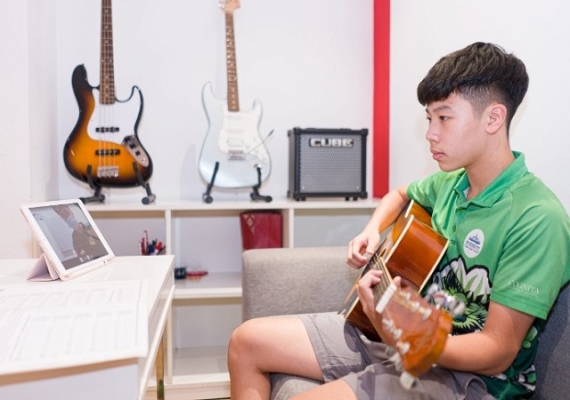 Học Đàn Guitar Có Khó Không? Hướng Dẫn Tập Luyện Đàn Guitar