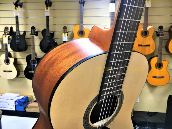 Guitar Classic Cordoba C1M