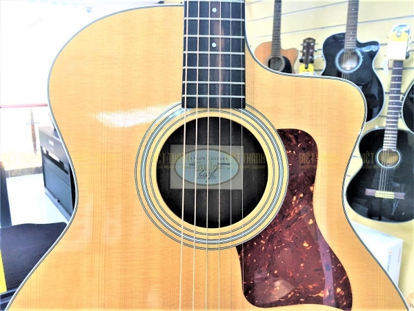 Guitar Taylor 214CE