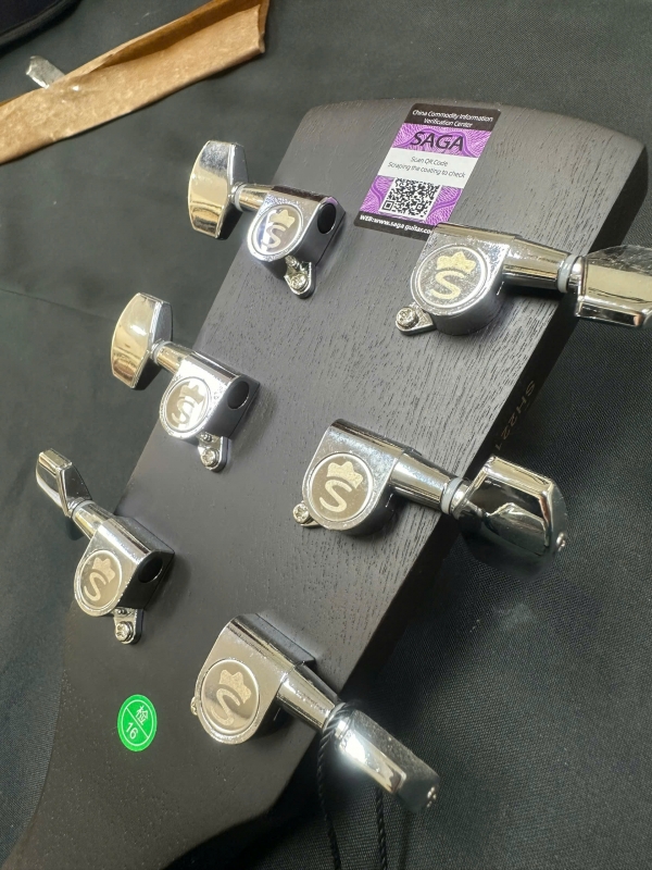 Đàn guitar Saga SF600C