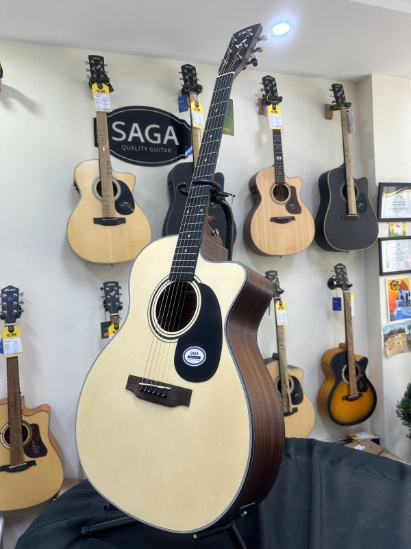 Đàn guitar Saga SF600GCE