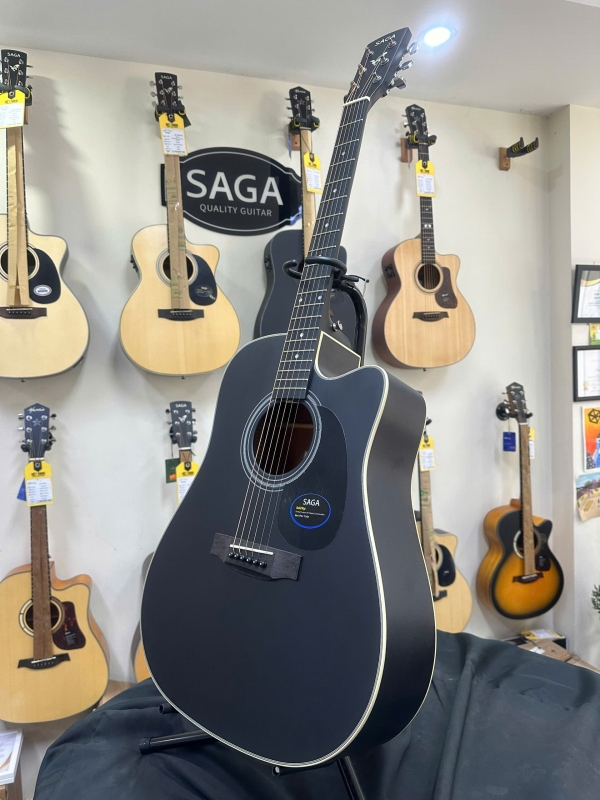 Đàn guitar Saga SF700C-BK