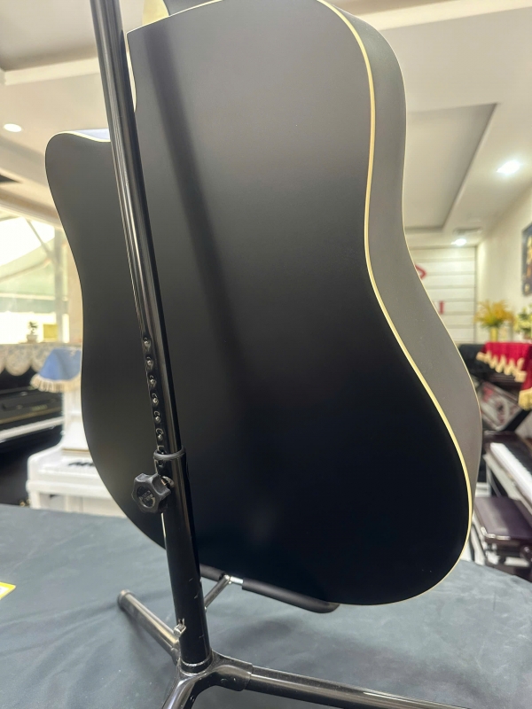 Đàn guitar Saga SF700C-BK