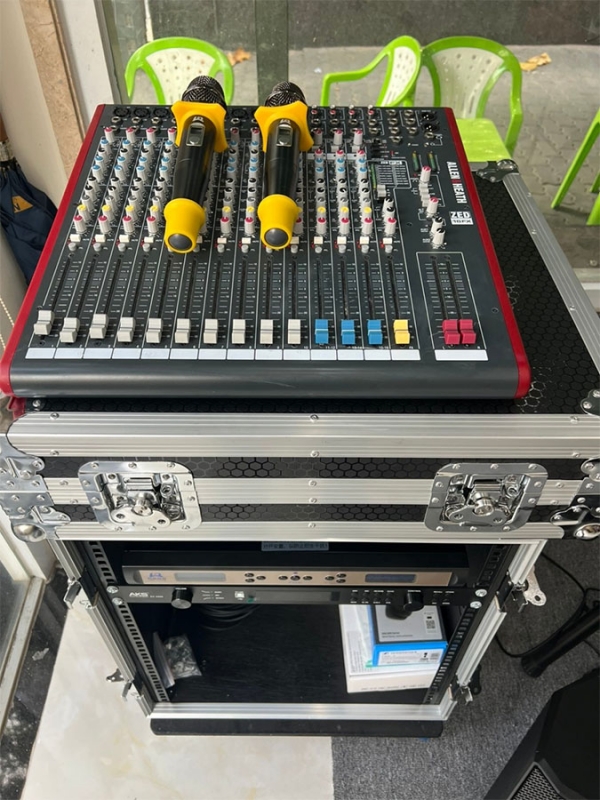 Microphone không dây cầm tay Lingrui LR-69B