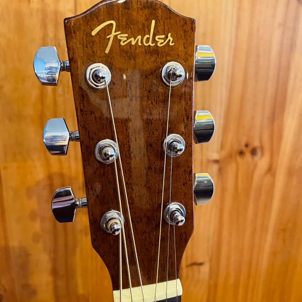 Guitar Fender CD-60SCE