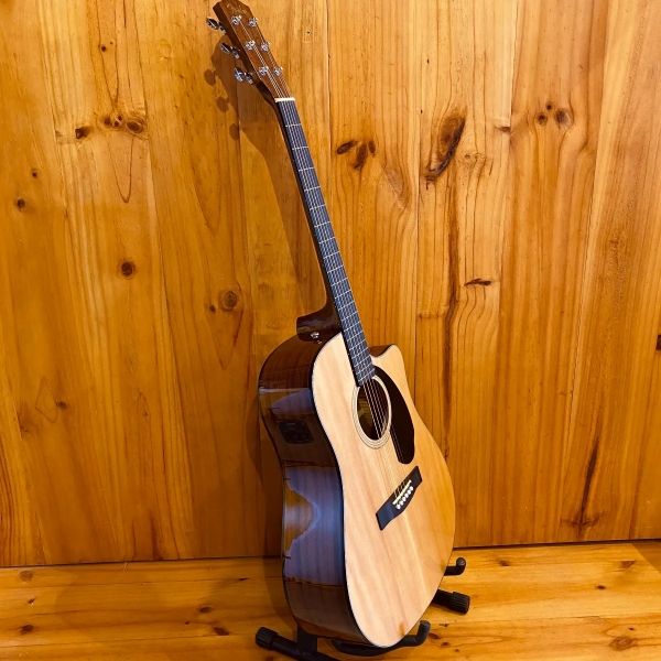 Guitar Fender CD-60SCE