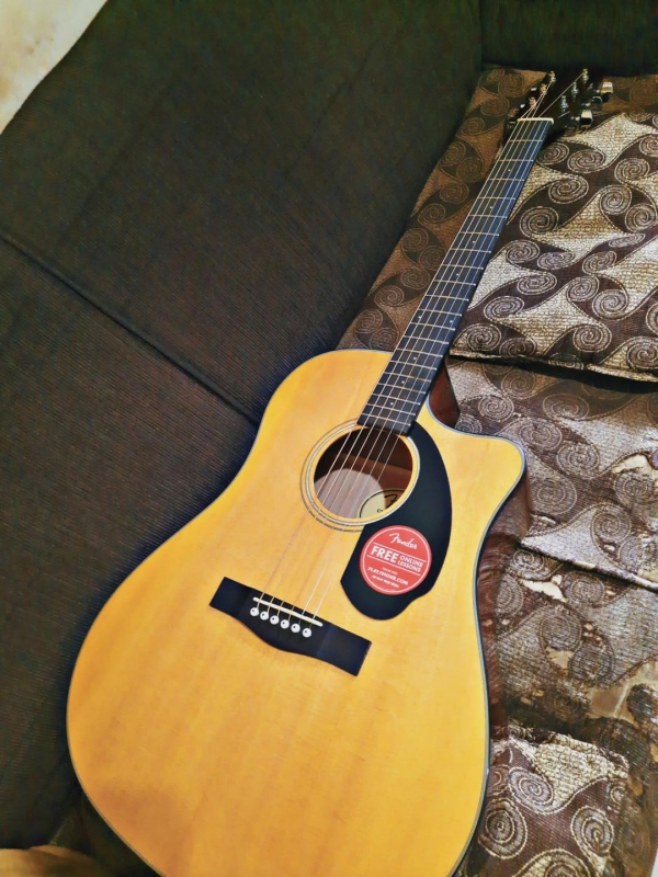 Guitar Fender CD-60SCE