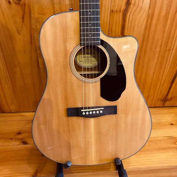 Guitar Fender CD-60SCE