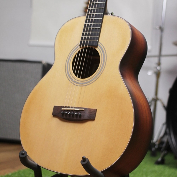 Đàn guitar Saga GS700