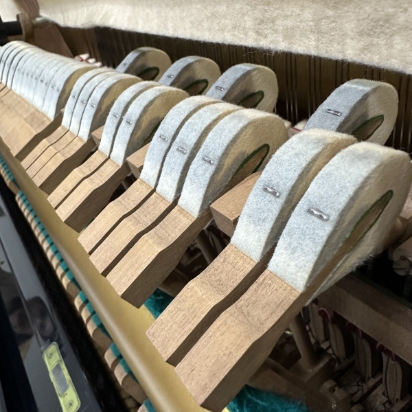 Đàn piano cũ YAMAHA U3E