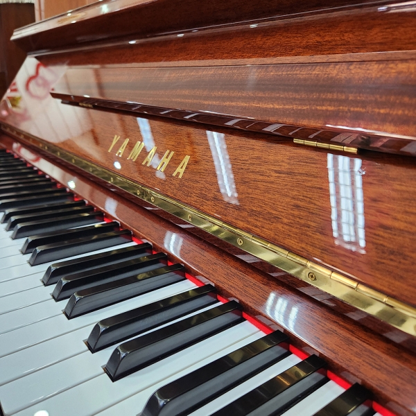 Đàn Piano Yamaha W106