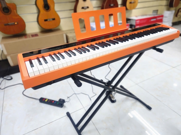Piano Điện Kurtzman P215 màu cam