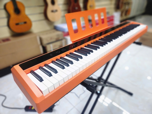 Piano Điện Kurtzman P215 màu cam
