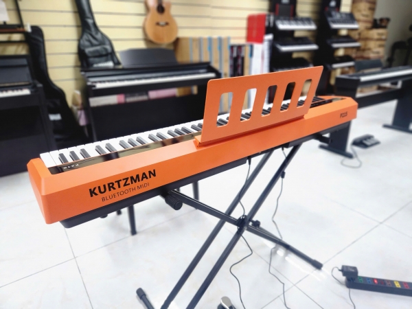 Piano Điện Kurtzman P215 màu cam