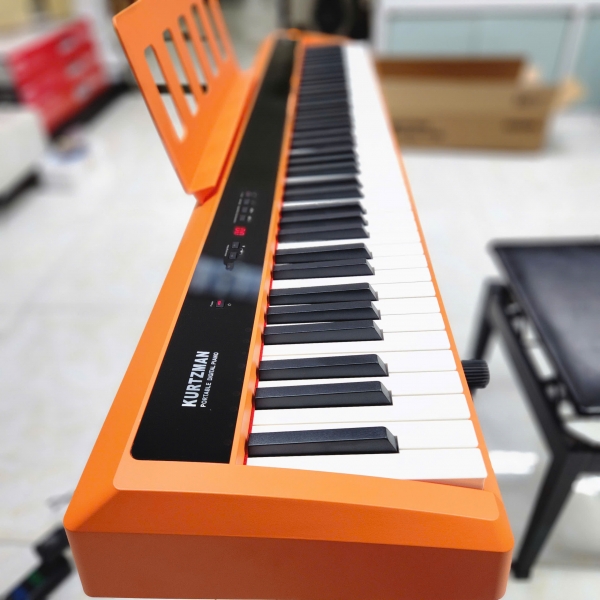 Piano Điện Kurtzman P215 màu cam