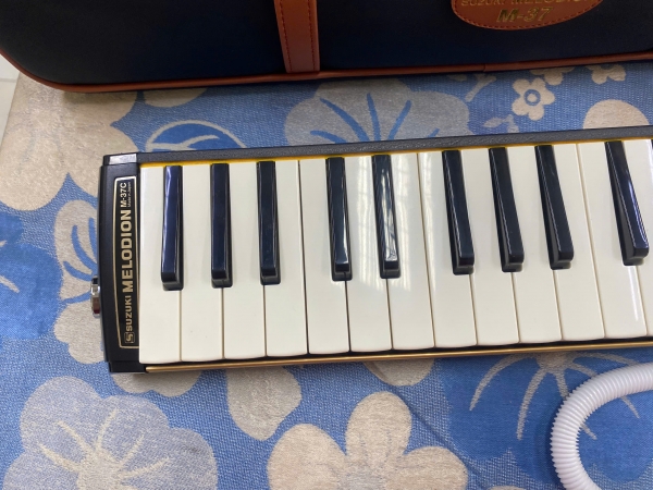 Kèn phím Melodion Suzuki M-37C