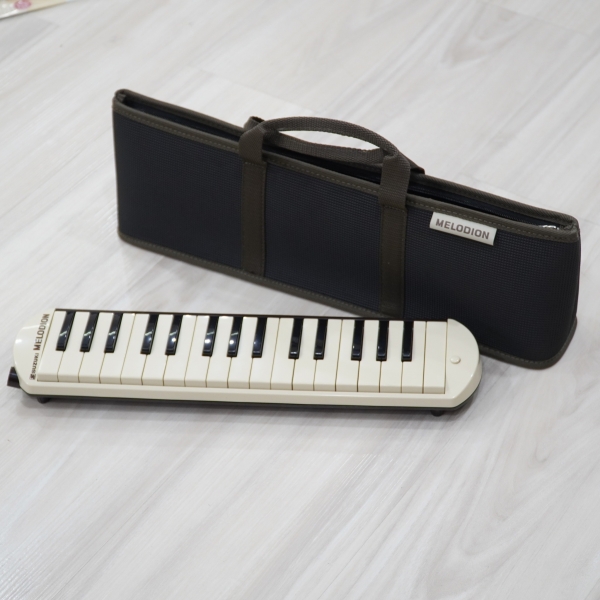 Kèn phím Melodion Suzuki MFR-32