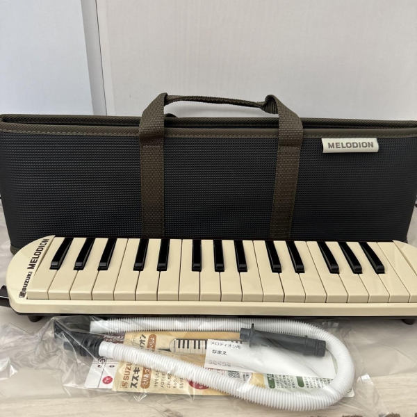 Kèn phím Melodion Suzuki MFR-32
