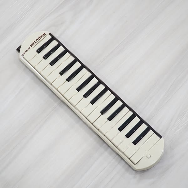 Kèn phím Melodion Suzuki MFR-32