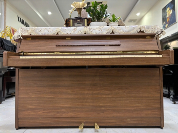 Piano Yamaha LU-101