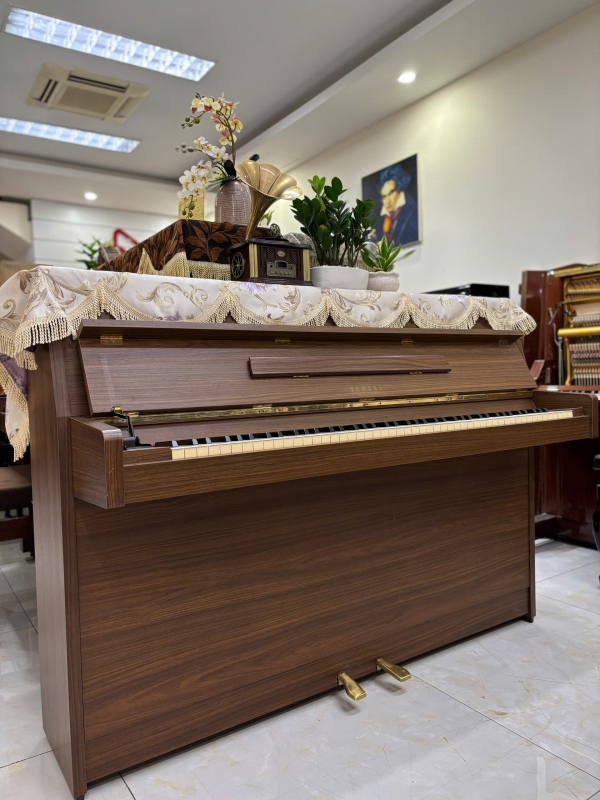Piano Yamaha LU-101